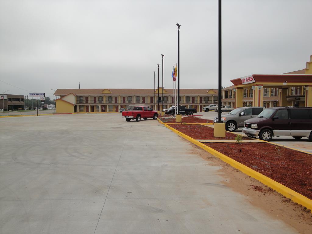 Sands Inn & Suites Woodward Екстериор снимка