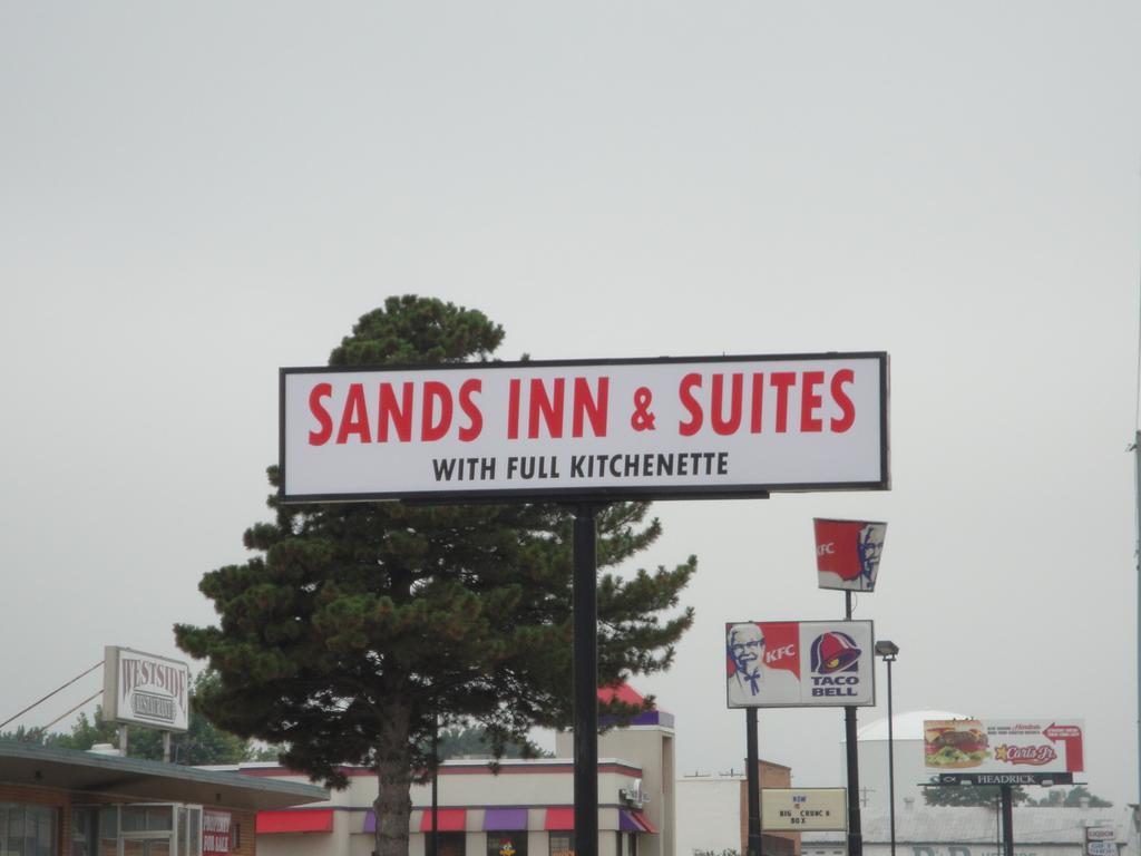 Sands Inn & Suites Woodward Екстериор снимка