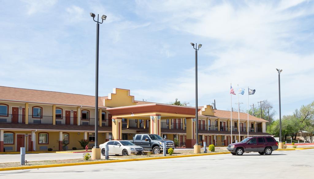 Sands Inn & Suites Woodward Екстериор снимка